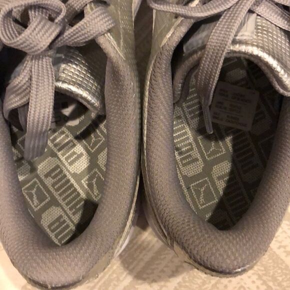 Puma Basket Classic Holographic Silver Sneakers - Size 4 1/2 - Picture 7 of 7